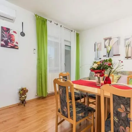 Apartment House Lucija *