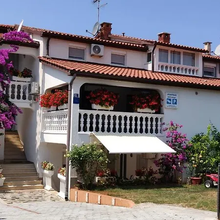 House Lucija 아파트 *