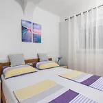 House Lucija * بوريتش