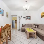 House Lucija شقة