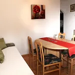 House Lucija شقة